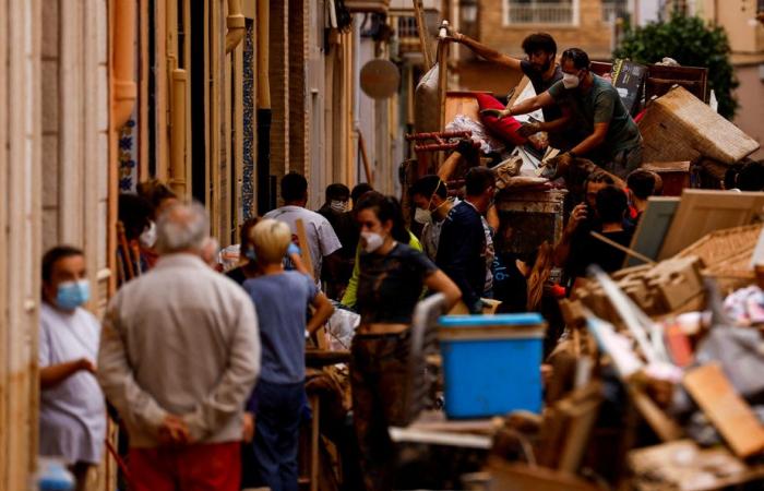 Inondations en Espagne | Les dirigeants face à la colère de la foule