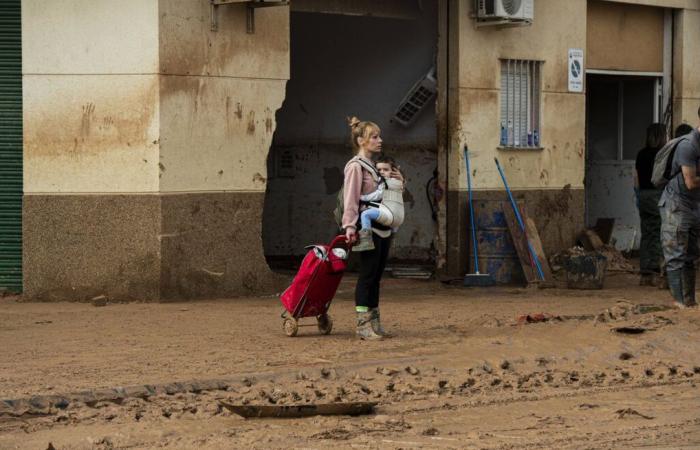 Cinq jours plus tard, c’est l’heure du secours, de l’entraide et du ménage