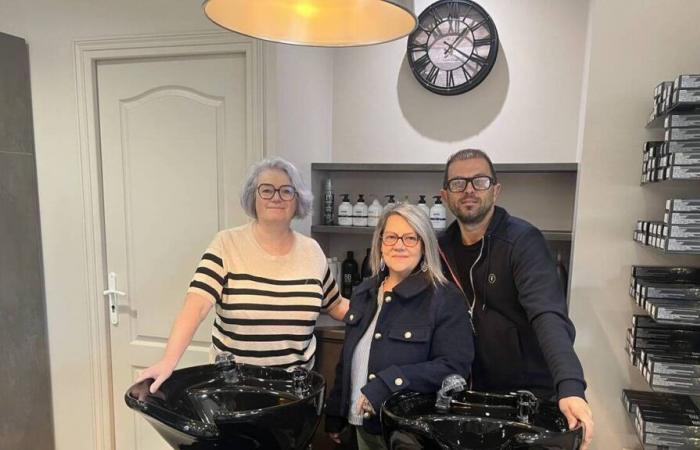 un couple reprend le salon de coiffure à La Chapelle-au-Riboul