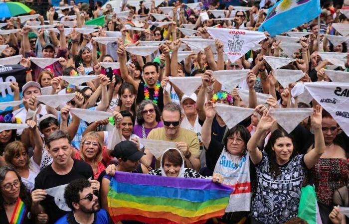 Une marche des fiertés contre le ton et l’austérité de Milei