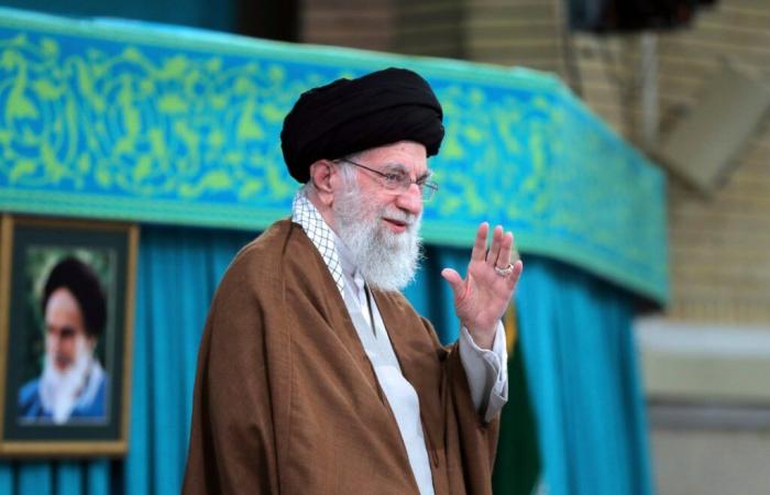 Khamenei met en garde Israël et les États-Unis contre une « réponse écrasante » aux actions contre l’Iran