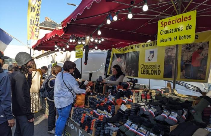 Des colis mystères vendus au poids et des tablettes de chocolat à prix cassés ont enchanté le public de la Foire de la Toussaint au Puy-en-Velay