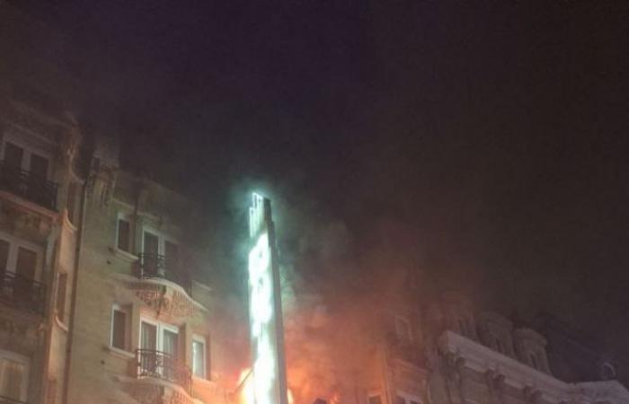 Un incendie ravage un hôtel au centre de Bruxelles : des dizaines de personnes évacuées