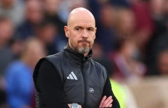 Ten Hag salue ses supporters après son départ