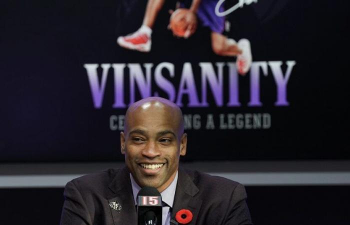 Les Raptors battent les Kings 131-128, alors que le maillot de Vince Carter est retiré