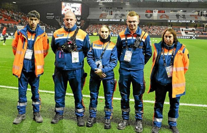 Les soirs de match au Roudourou, ils veillent sur les joueurs et le public [En images]