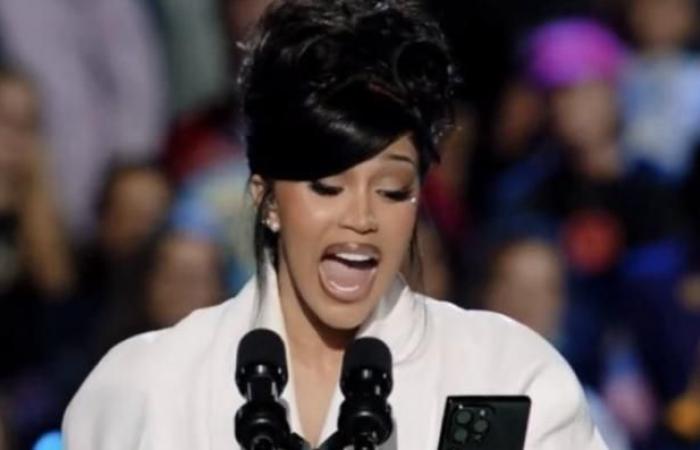 Le désastre de la rappeuse Cardi B lors du rassemblement de Kamala Harris lorsque son téléprompteur s’interrompt au milieu de son discours et qu’elle est incapable d’improviser – Regardez