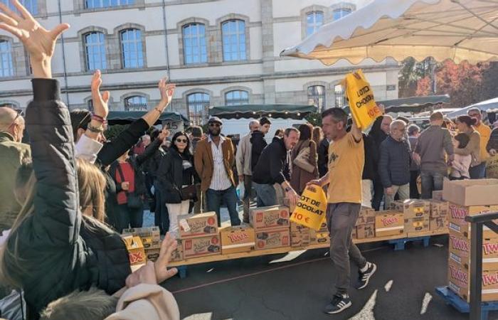 Des colis mystères vendus au poids et des tablettes de chocolat à prix cassés ont enchanté le public de la Foire de la Toussaint au Puy-en-Velay