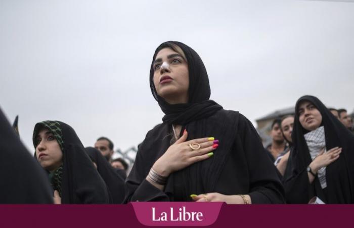 arrestation d’une étudiante qui s’est déshabillée en signe de protestation