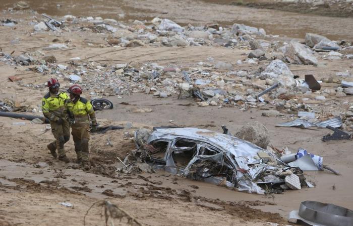 Inondations en Espagne | Le bilan grimpe à 217 morts, le roi et la reine sur place