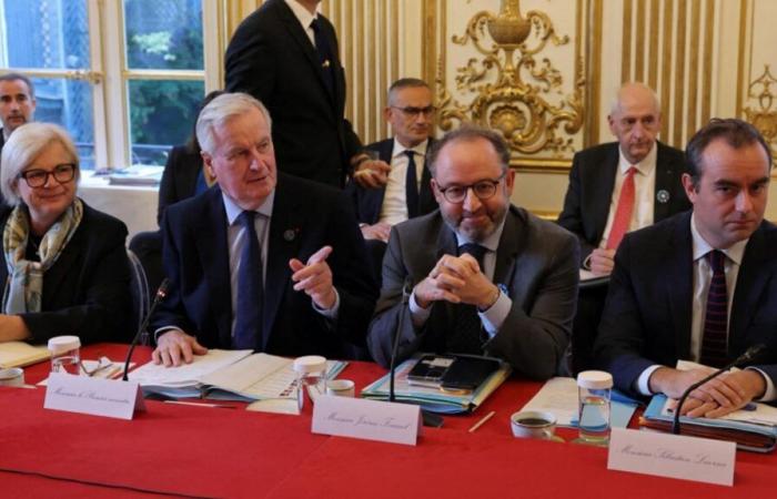 Michel Barnier, en séminaire avec le gouvernement, convoque ses ministres pour arrêter les couacs