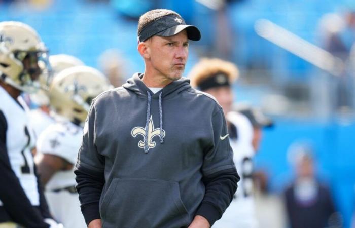 Que signifie le licenciement de Dennis Allen pour les Saints, Derek Carr ?