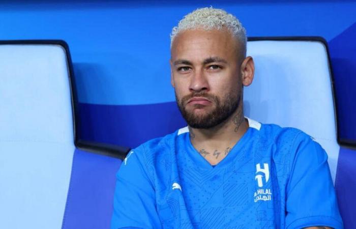 Neymar se blesse à nouveau lors du deuxième match suite à une déchirure du LCA