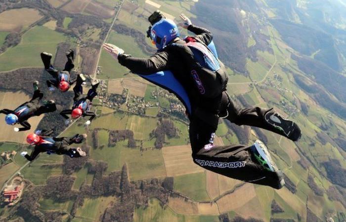 le club école de parachutisme de l’Ariège débarque pour fêter ses quarante ans