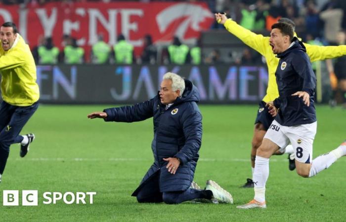 L’entraîneur de Fenerbahce fustige les arbitres turcs après la victoire à Trabzonspor