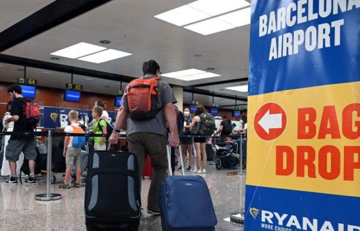 Aéroport de Barcelone en partie sous les eaux, une cinquantaine de vols annulés (vidéos)