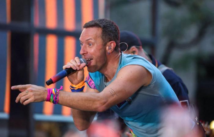 Chris Martin fait une terrible chute sur scène