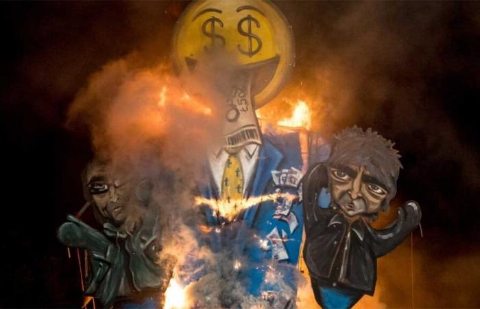 Les effigies de Noel et Liam Gallagher brûlées vives alors que les retombées de la vente des billets d’Oasis prennent une tournure enflammée