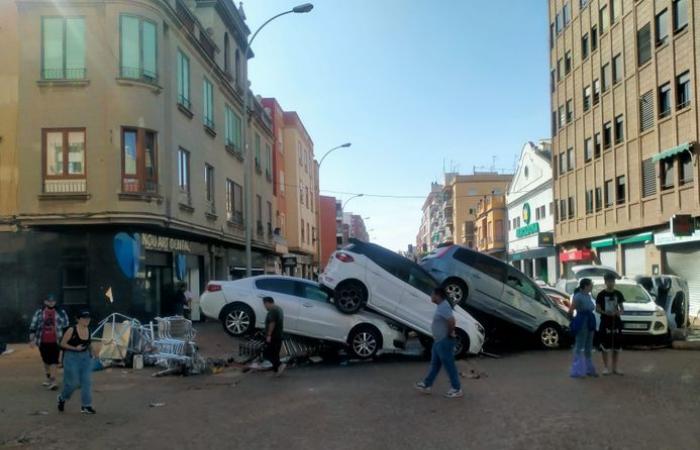 Inondations en Espagne – Cinq heures coincé dans une voiture, une bouteille de Schweppes pour s’hydrater, des bleus sur tout le corps… le calvaire de ce professeur de Perpignan au coeur de la tempête