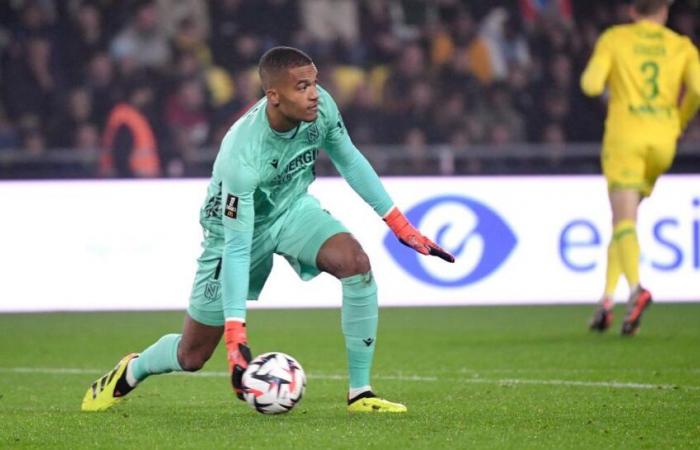 Le terrible tacle de Domenech contre Alban Lafont