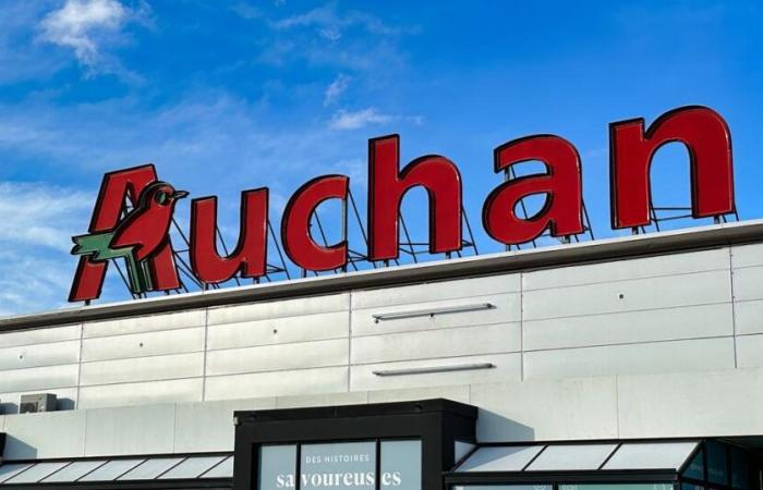 Auchan prévoit de supprimer environ 2 300 postes