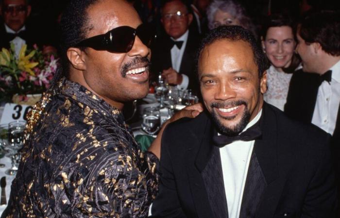 Stevie Wonder rend hommage à Quincy Jones