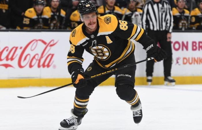 Sur le banc, Pastrnak assume la responsabilité