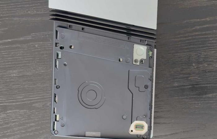 La PS5 Pro combine les meilleures parties de la PS5 OG et du design PS5 Slim