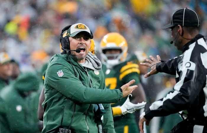 L’entraîneur des Packers semble crier des mots pas si gentils aux Lions de Détroit après le touché