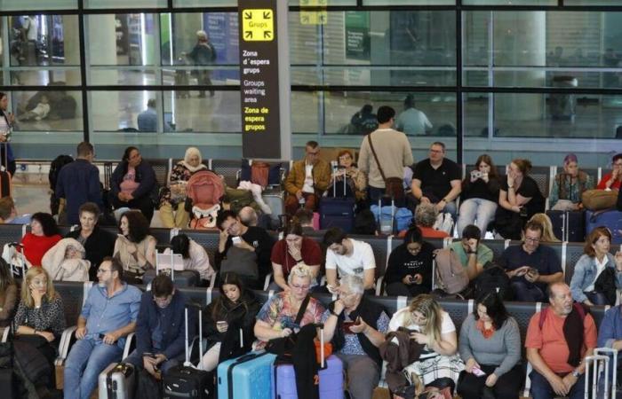 Aéroport inondé, routes bloquées… Barcelone à son tour touchée par des pluies torrentielles