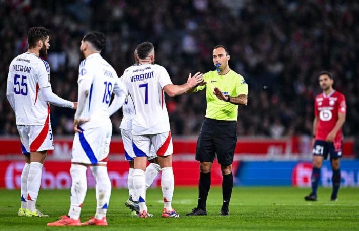 Les arbitres expliquent enfin le but refusé à Lyon