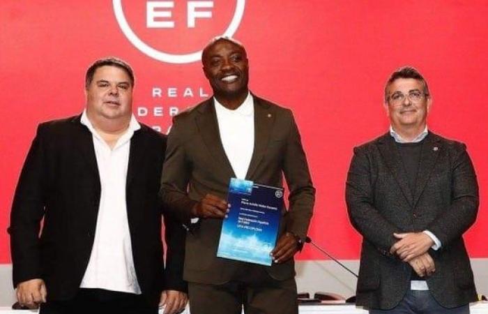 Achille Webo obtient son diplôme UEFA PRO