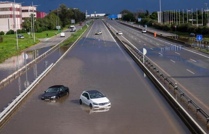 C32 BARCELONE | Un tronçon du C-32 inondé près de Castelldefels à cause du passage DANA en Catalogne