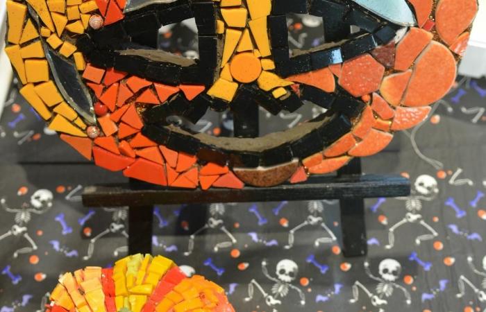 Un atelier mosaïque spécial Halloween a eu lieu à Fanal en Dordogne