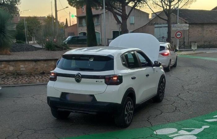 à Pertuis, sa voiture électrique s’arrête 30 minutes dans un rond-point