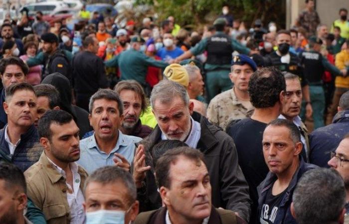 Le roi d’Espagne Felipe répond aux foules en colère qui se retournent contre lui : « Je comprends la frustration »