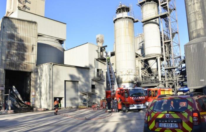 Gard. Un violent incendie est en cours dans un silo du site de Calcia à Beaucaire