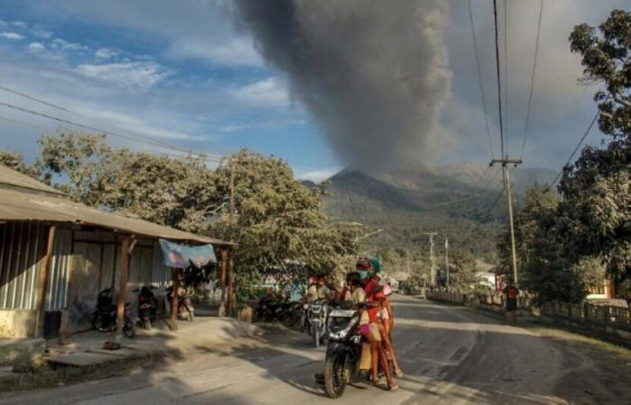 Nouvelle éruption d’un volcan tueur en Indonésie : Actualités