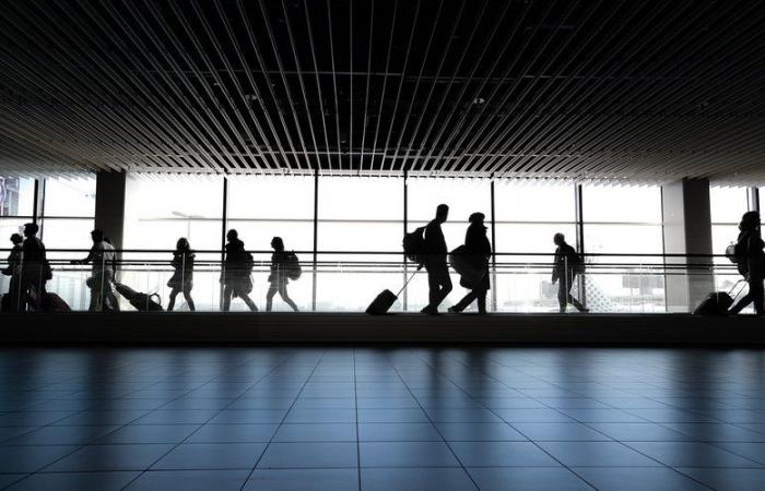 Manque d’eau et de nourriture, attente interminable… les voyageurs français bloqués à l’aéroport de Tunis depuis samedi vivent un calvaire