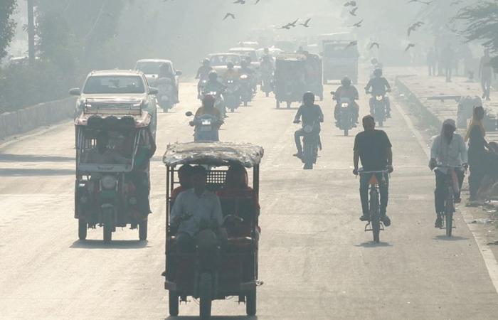 Noyée dans un épais nuage de pollution, New Delhi tousse dangereusement