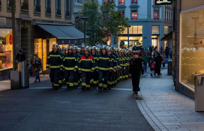 A Lausanne, les pompiers manifestent pour la première fois de leur histoire