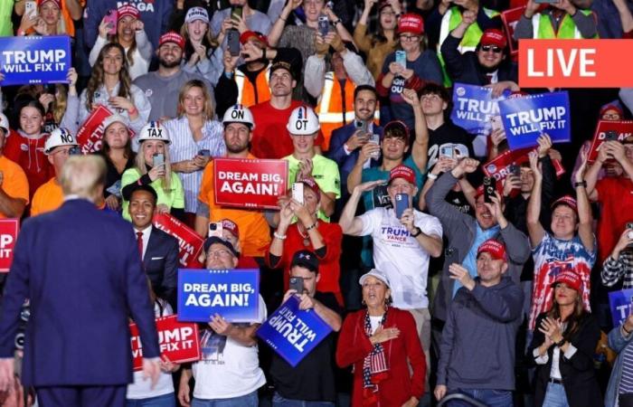 Trump termine sa dernière réunion par un long discours insultant ses adversaires