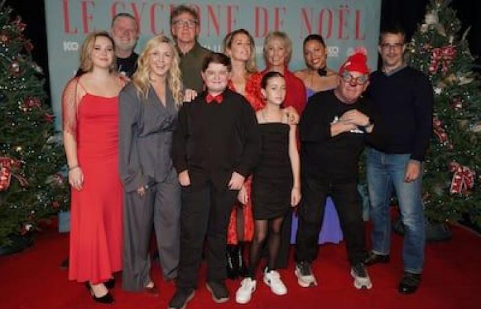 [PHOTOS] Rare sortie publique de Christine Beaulieu et Roy Dupuis sur le tapis rouge du film “Le Cyclone de Noël”