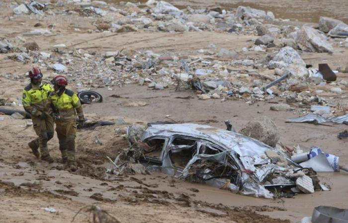 les services d’urgence inspectent les parkings et les tunnels à la recherche de personnes disparues