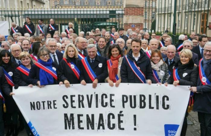 les élus manifestent devant la préfecture contre les économies du projet de loi de finances – 11/05/2024 à 13h15