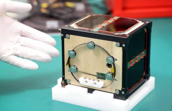 Le premier satellite en bois au monde se dirige vers l’espace