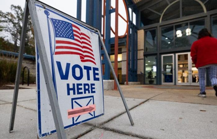 Des bureaux de vote visés par des alertes à la bombe, la Russie pointée du doigt