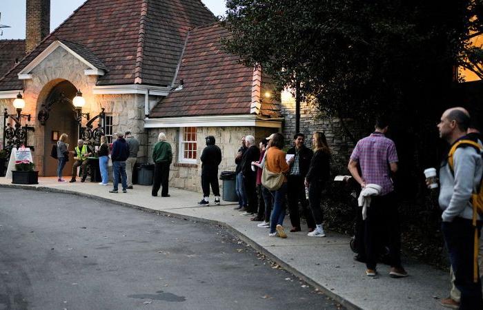 Des menaces à la bombe non crédibles contre les bureaux de vote de la région d’Atlanta provenaient de Russie, selon le secrétaire d’État