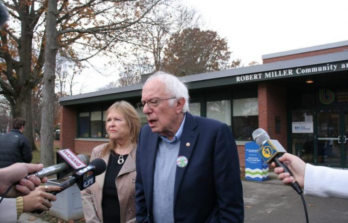 Le sénateur Bernie Sanders se dirige vers sa réélection