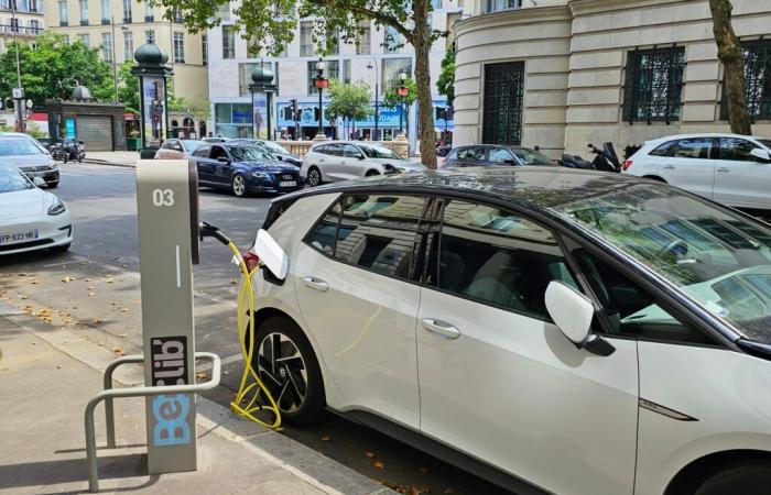 Les ventes de véhicules électriques neufs chutent en France